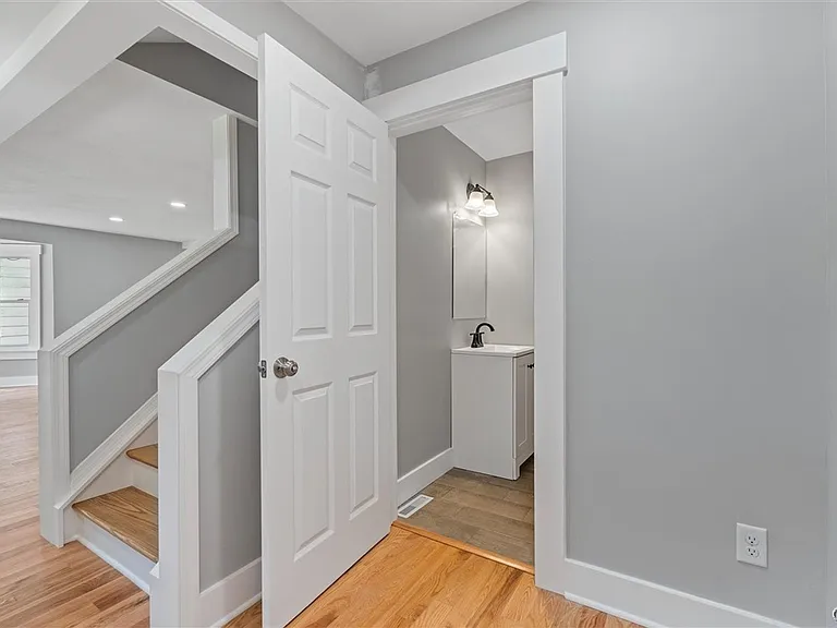 106 Wellington Rd — Photo 15