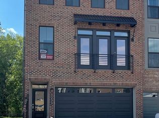 5233 Ridgeview Retreat Dr, Chantilly, VA 20151