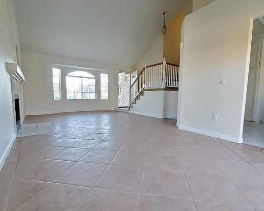 2nd image of 184 Vista Ln
