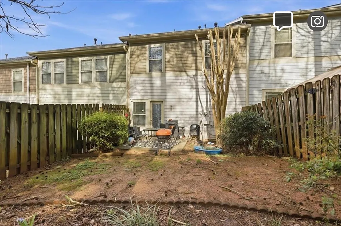 3 bed, 2.5 bath, 1786 sqft, $2,400 — Photo 1