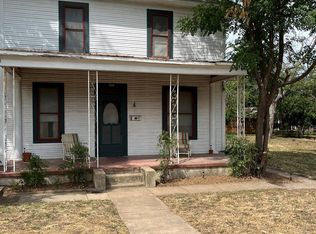 706 W Schubert St, Fredericksburg, TX 78624