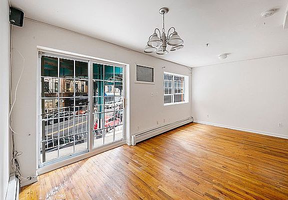3rd image of 5212 Roosevelt Ave APT 3