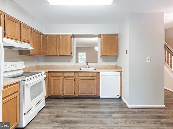 3rd image of 19147 Grotto Ln