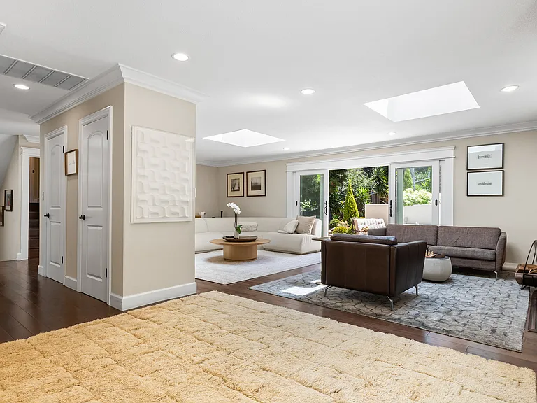977 Continental Dr — Photo 20