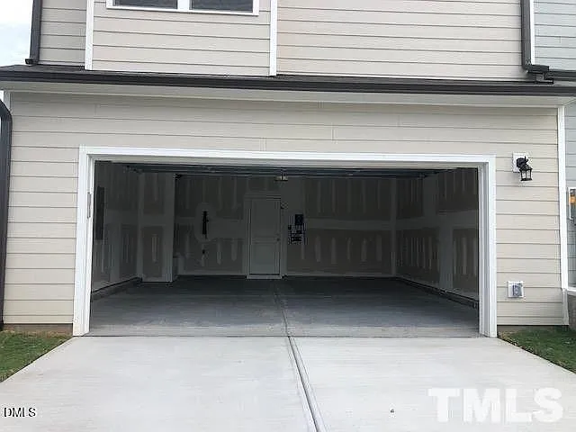 3 bed, 2.5 bath, 1986 sqft, $2,095 — Photo 3