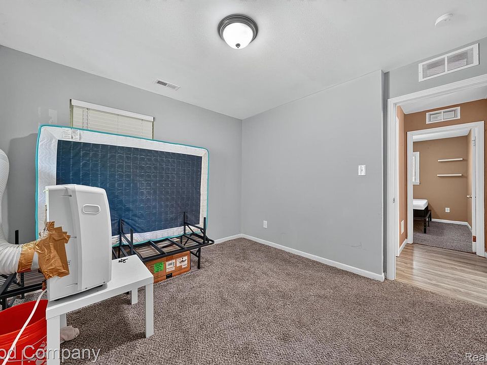 21004 Westover Ave, photo 17