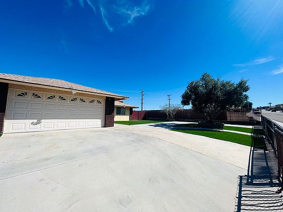 3rd image of 2081 Diamond Ave