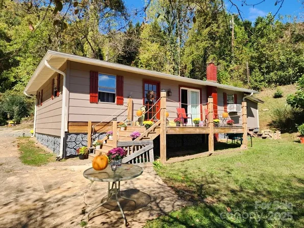 41 Gunches Dirt Rd, Candler, NC 28715