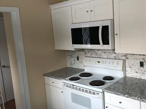 4th image of 207 S Lake St