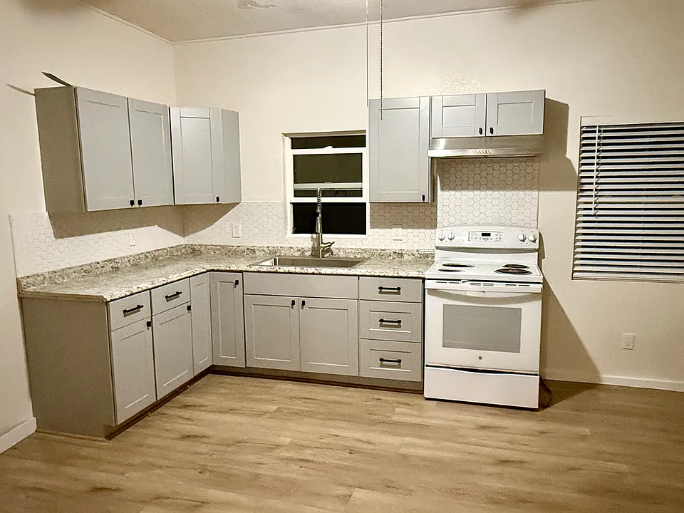 1304 SE Broadway Ave #2