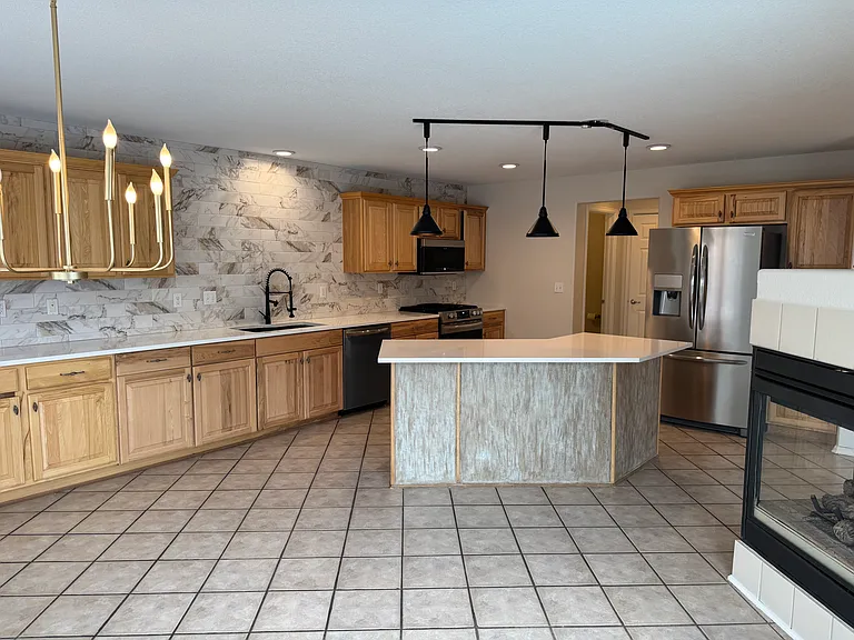 Raleigh Cir — Photo 3