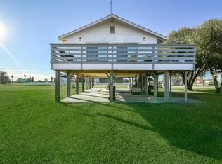 654 Calumet Dr, Palacios, TX 77465