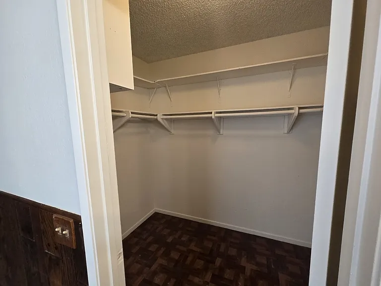11146 Schuyler Ave — Photo 4
