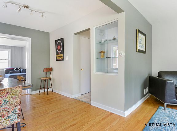 5th image of 814 Suffolk Ave