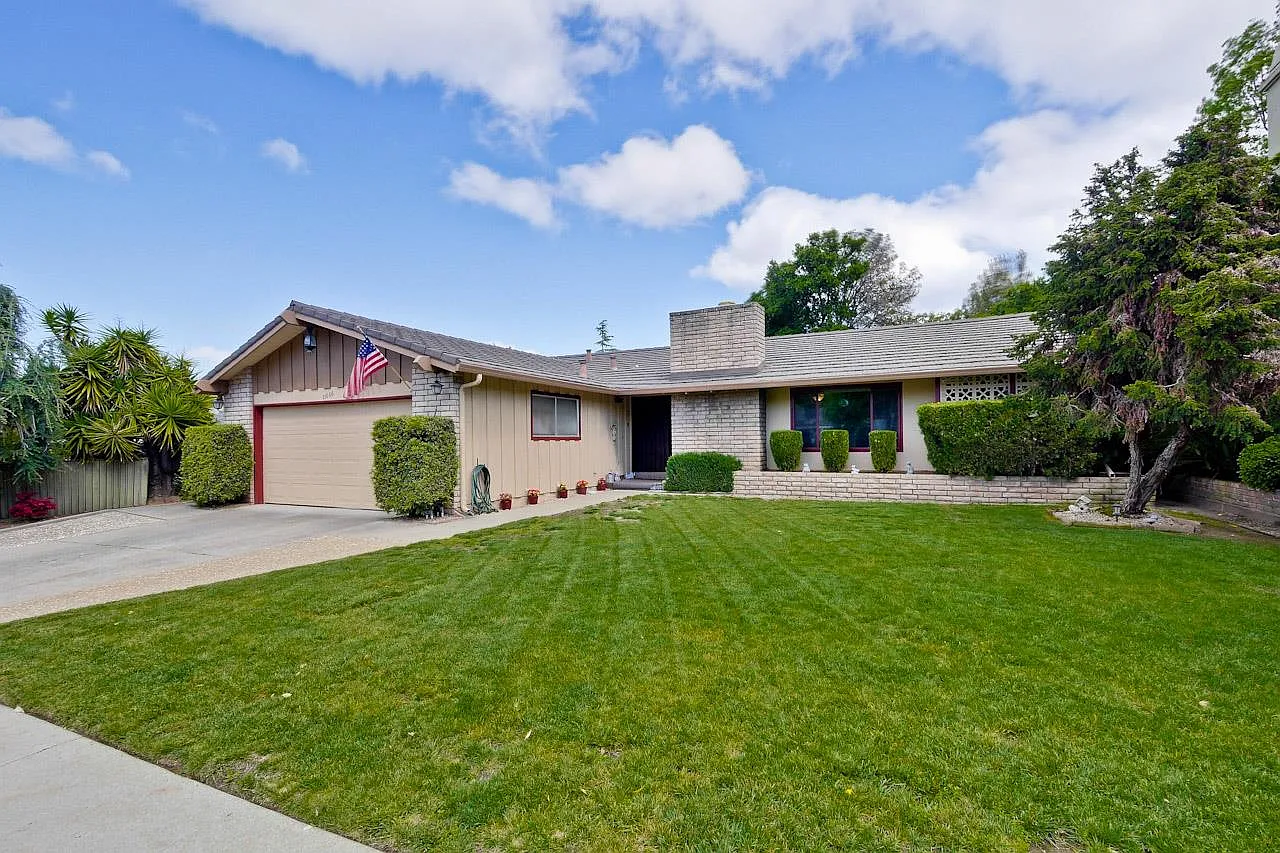 11066 Linda Vista Dr photo 1