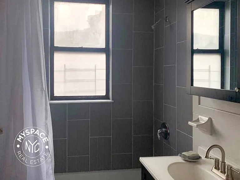 381 Berry St #3B — Photo 9