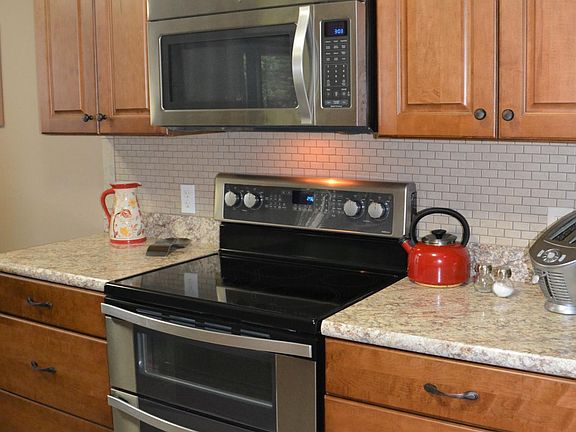 5th image of 9042 York Ln #16E
