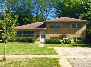 303 Wilshire Dr E, Wilmette, IL