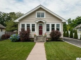 20 Somerset Ave, East Islip, NY 11730