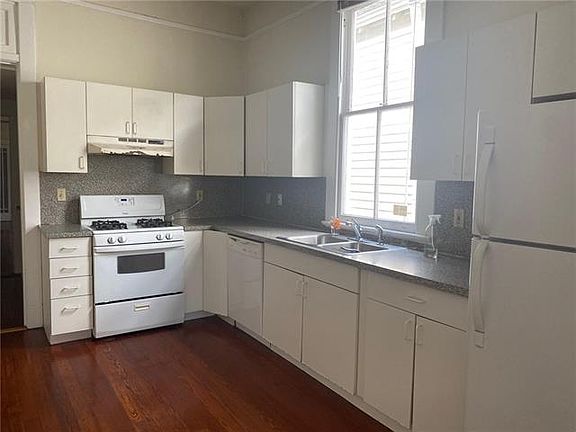 4th image of 402 Hillary St