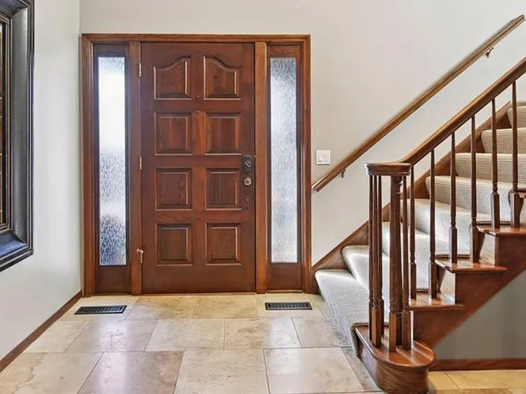 Massive foyer