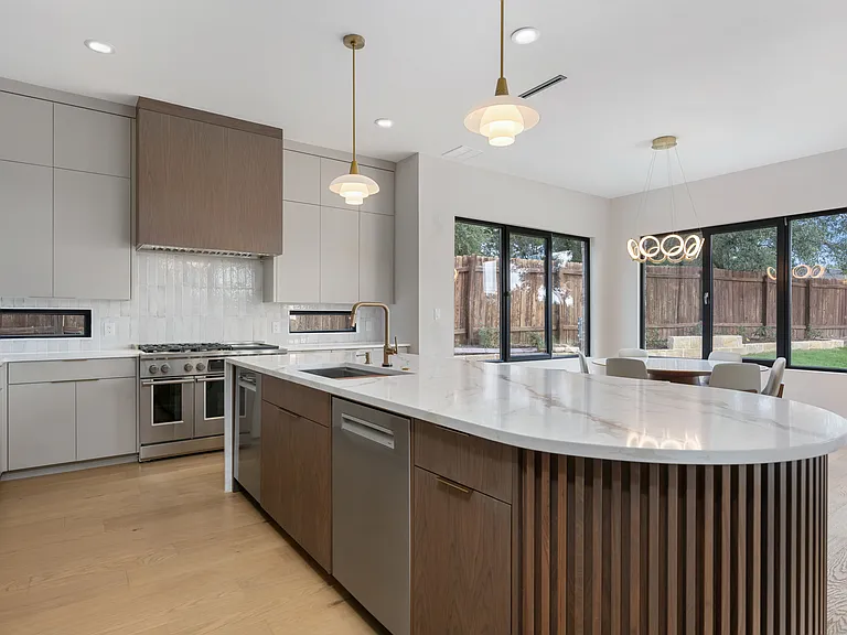 13701 Montview Dr — Photo 11
