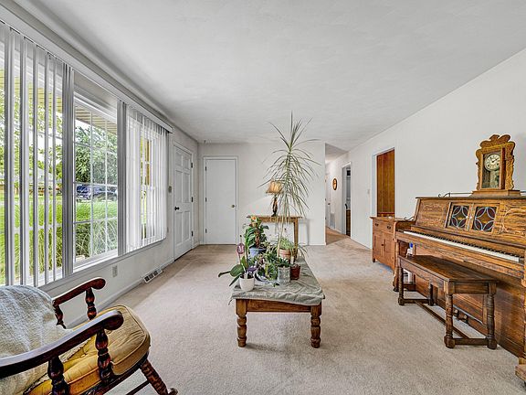 4th image of 86 British Woods Dr