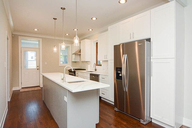 1st image of 3129 W Eastwood Ave #1