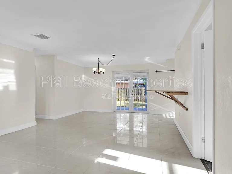 1821 Montague St — Photo 1