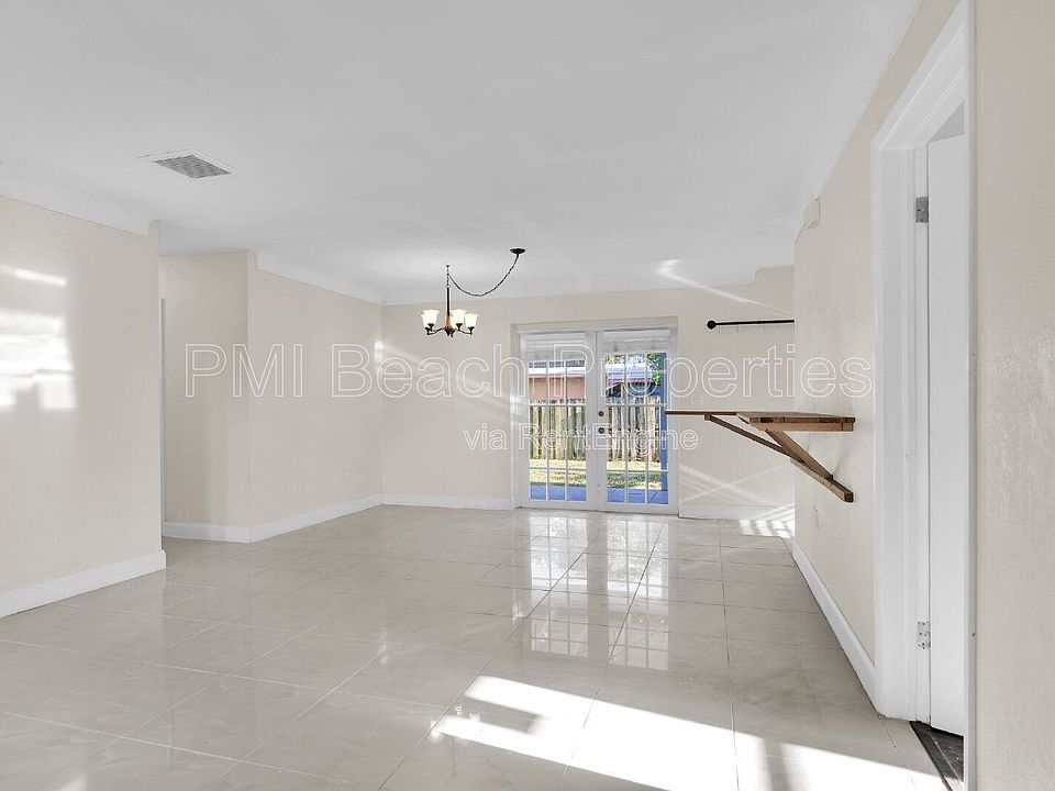 1st image of 1821 Montague St