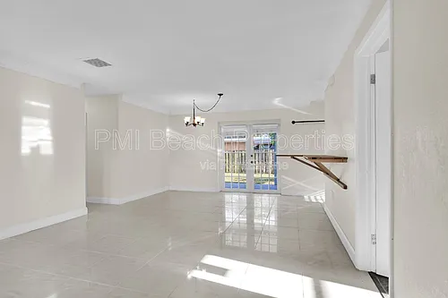 1821 Montague St Photo 1