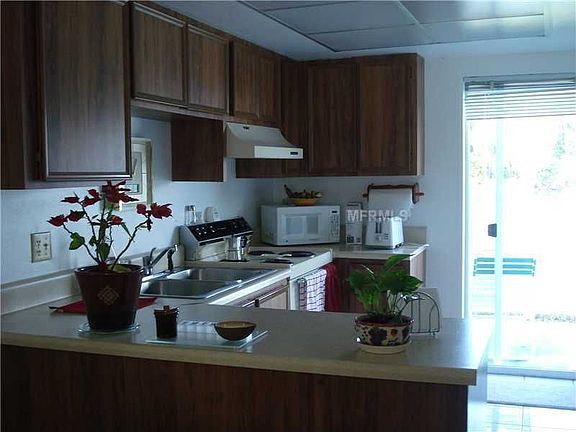 3rd image of 11 W Country Cove Way