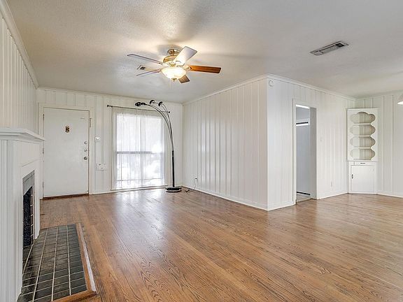 4th image of 3920 Birchman Ave