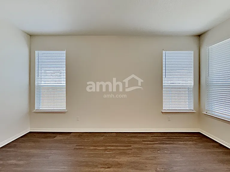 2733 Lillybrook Ln — Photo 5