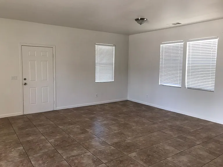612 W Pillsbury St #102 — Photo 5
