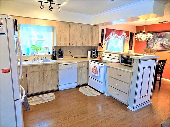 5th image of 619 Deer Moss Ct