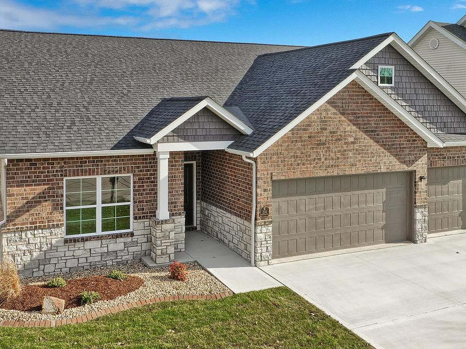1st image of 204 Fountain Dr