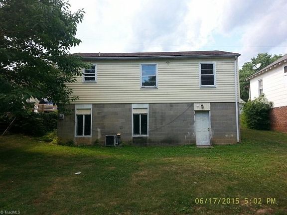 2nd image of 530 W Sprague St