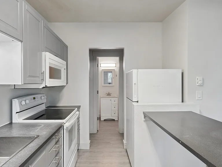 135 E 2nd St — Photo 11
