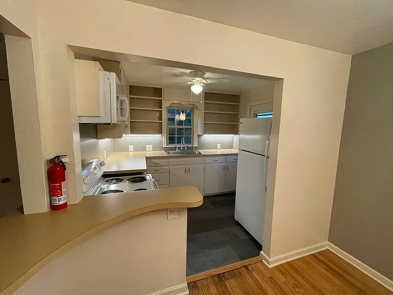 4414 N Harvey Pkwy #D — Photo 12