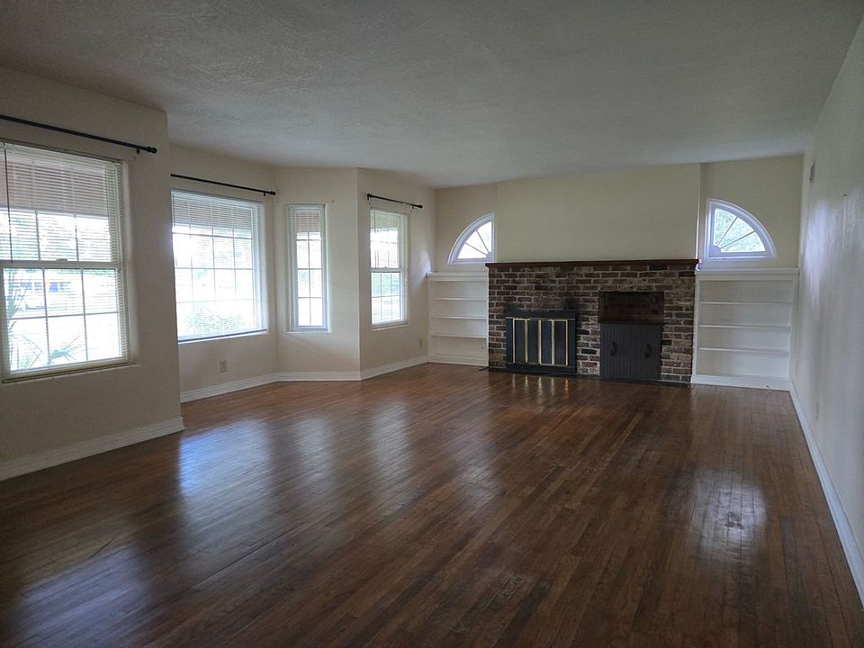 1st image of 3203 W Baker St