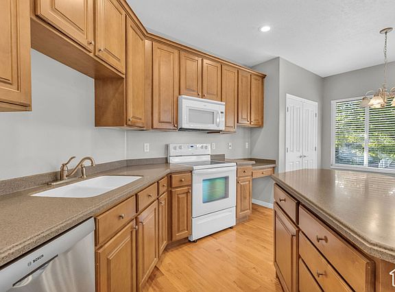3rd image of 4427 W Bridgestone Dr