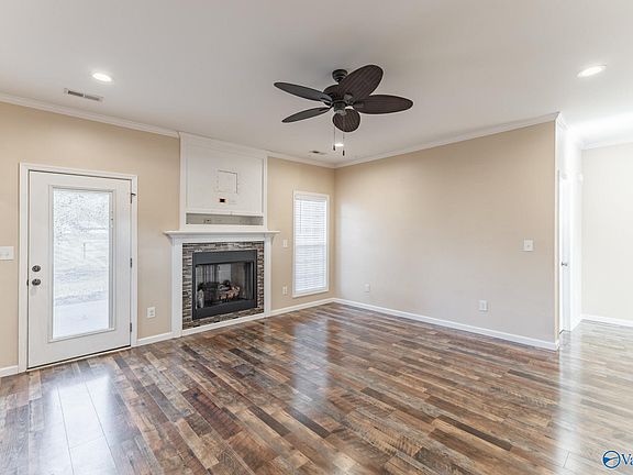 4th image of 217 Harlans Cir