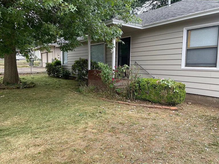 9922 SE Linwood Ave — Photo 1