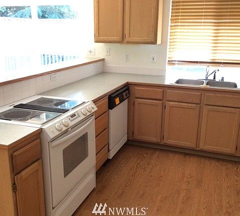 5th image of 5473 Birch Court NE