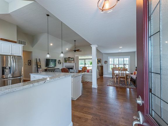 3rd image of 115 Glen Mawr Cir