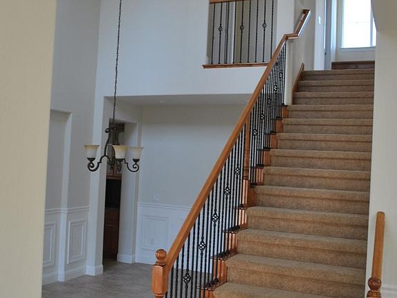5th image of 423 N Mill Valley Dr