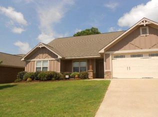 102 Boulder Creek Dr, Smiths Station, AL 36877
