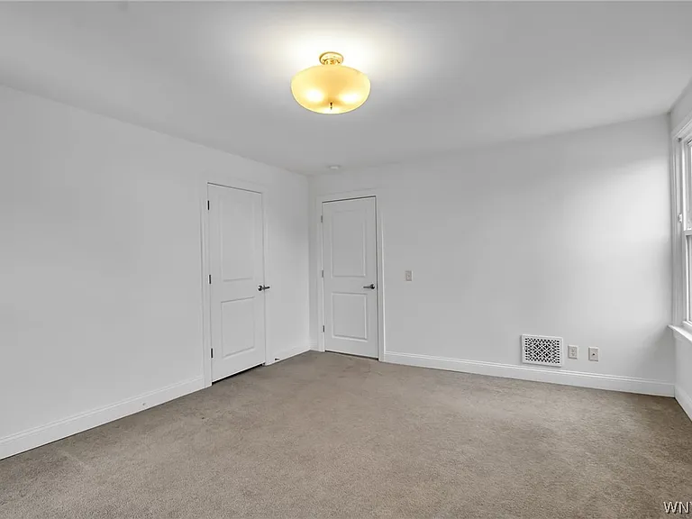 5849 Broadway St #8 — Photo 18