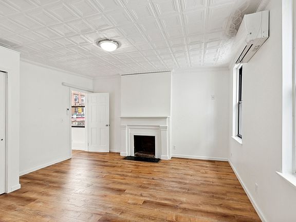 3rd image of 133 Smith St #2